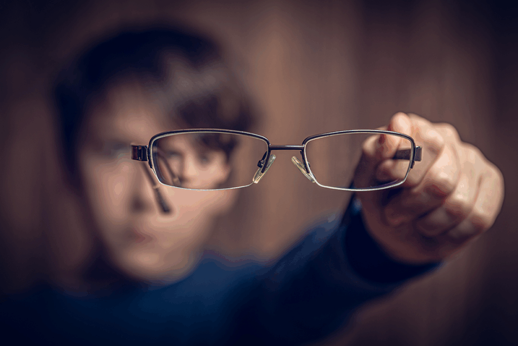 kid with nearsightedness